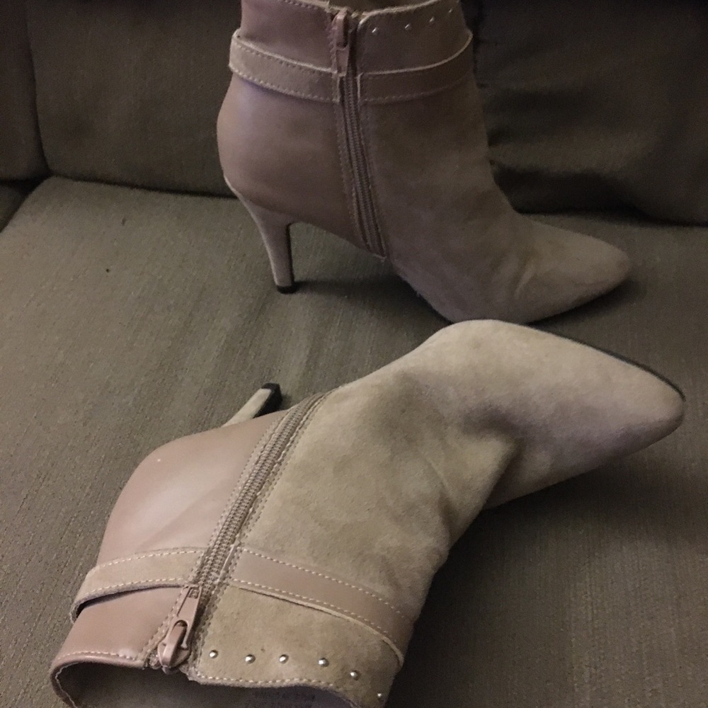 Ankle heeled shoes